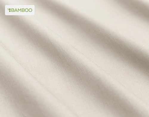 Gros plan sur le tissu doux bamboo cotton de notre Bamboo Cotton drap  ensemble  en Driftwood Beige légèrement ébouriffé.