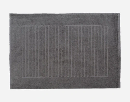 Tapis de bain modal en gris.