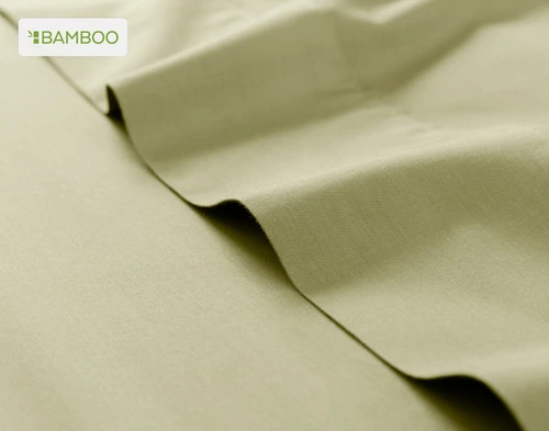 drap plat pour notre Bamboo Cotton drap  ensemble  en vert orme légèrement ébouriffé sur une surface lisse assortie.