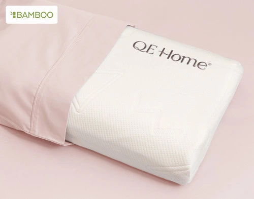 Vue du dessus de notre petite taie d'oreiller Bamboo Cotton en rose blush Pink pour montrer qu'un oreiller Petite Ajustable Oreiller à mémoire de forme  peut être inséré à l'intérieur.