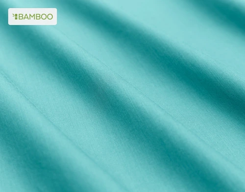 Gros plan sur le tissu doux bamboo cotton de notre Bamboo Cotton drap  ensemble  en Reef Blue légèrement ébouriffé.