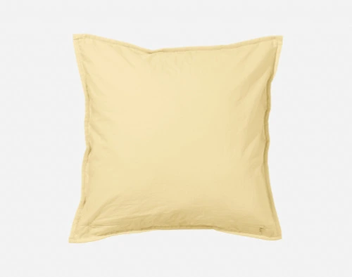 L'envers de l'alèse Linen Cotton Euro Sham en jaune pour montrer son envers en coton solide.