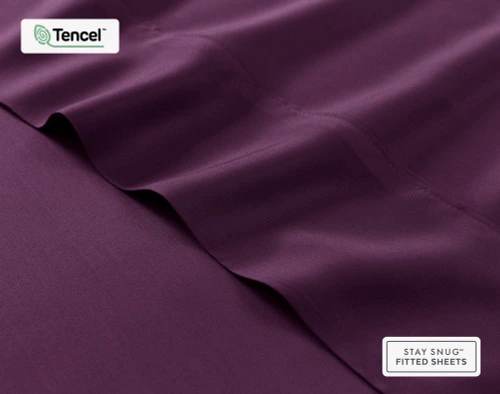 Gros plan sur le plat drap de notre BeechBliss TENCEL™ Modal drap ensemble  en Plum pour montrer sa surface douce et soyeuse.