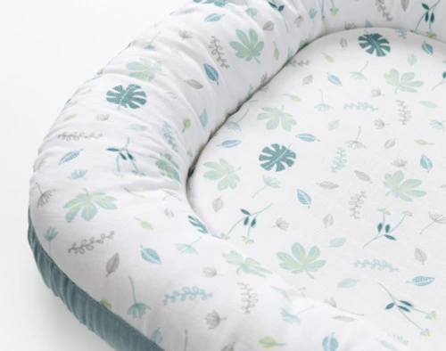 Close-up on the bottom edge on our Baby Nest Bed in Teal.