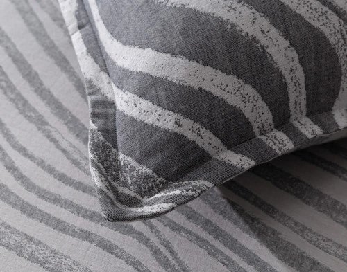 Close-up on the corner on our Cavalo Pillow Sham.