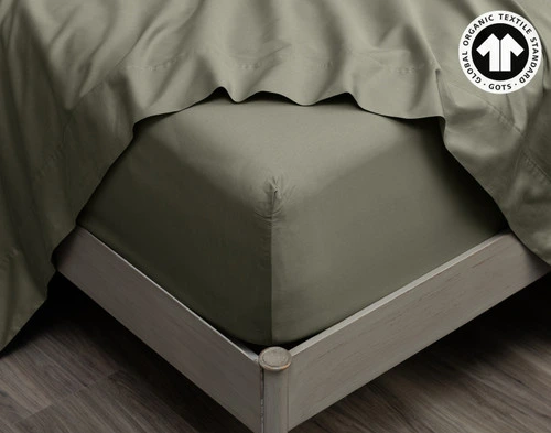 Close-up on the corner of our Organic Cotton Fitted Sheet in Alligator wrapped around a mattress.