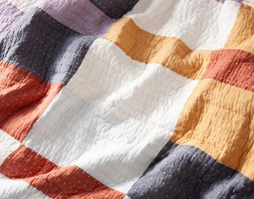 Close up on the surface of the main design of our Domino Quilt.