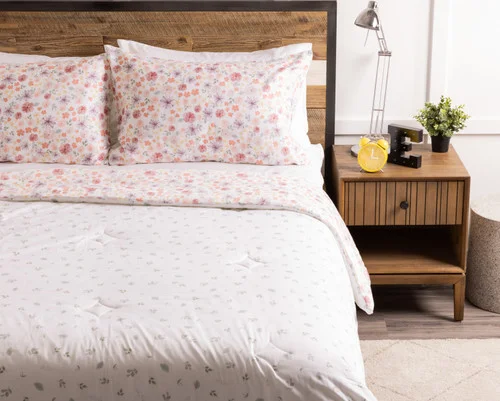 Front view of our Poppy Kids' Bamboo Cotton Comforter Set on its coordinating side.