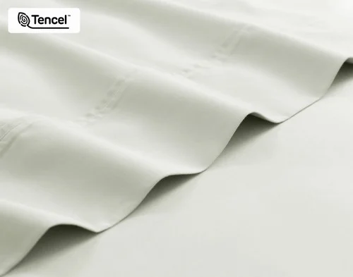 Close-up on the fitted and flat sheet of our Eucalyptus Luxe Sheet Set in Oyster.