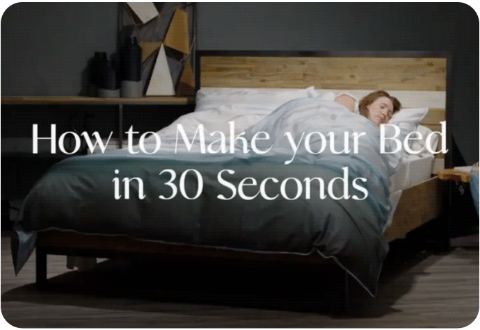Diaporama d'une femme blonde suivant les étapes pour faire son lit en 30 secondes.